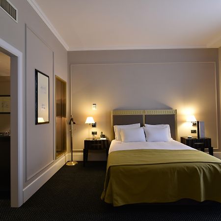 Grand Hotel Yerevan - Small Luxury Hotels Of The World 외부 사진 A room at the hotel
