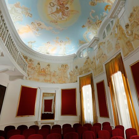 Grand Hotel Yerevan - Small Luxury Hotels Of The World 외부 사진 The interior of the theatre