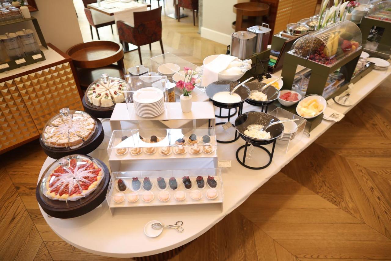 Grand Hotel Yerevan - Small Luxury Hotels Of The World 외부 사진 A dessert buffet