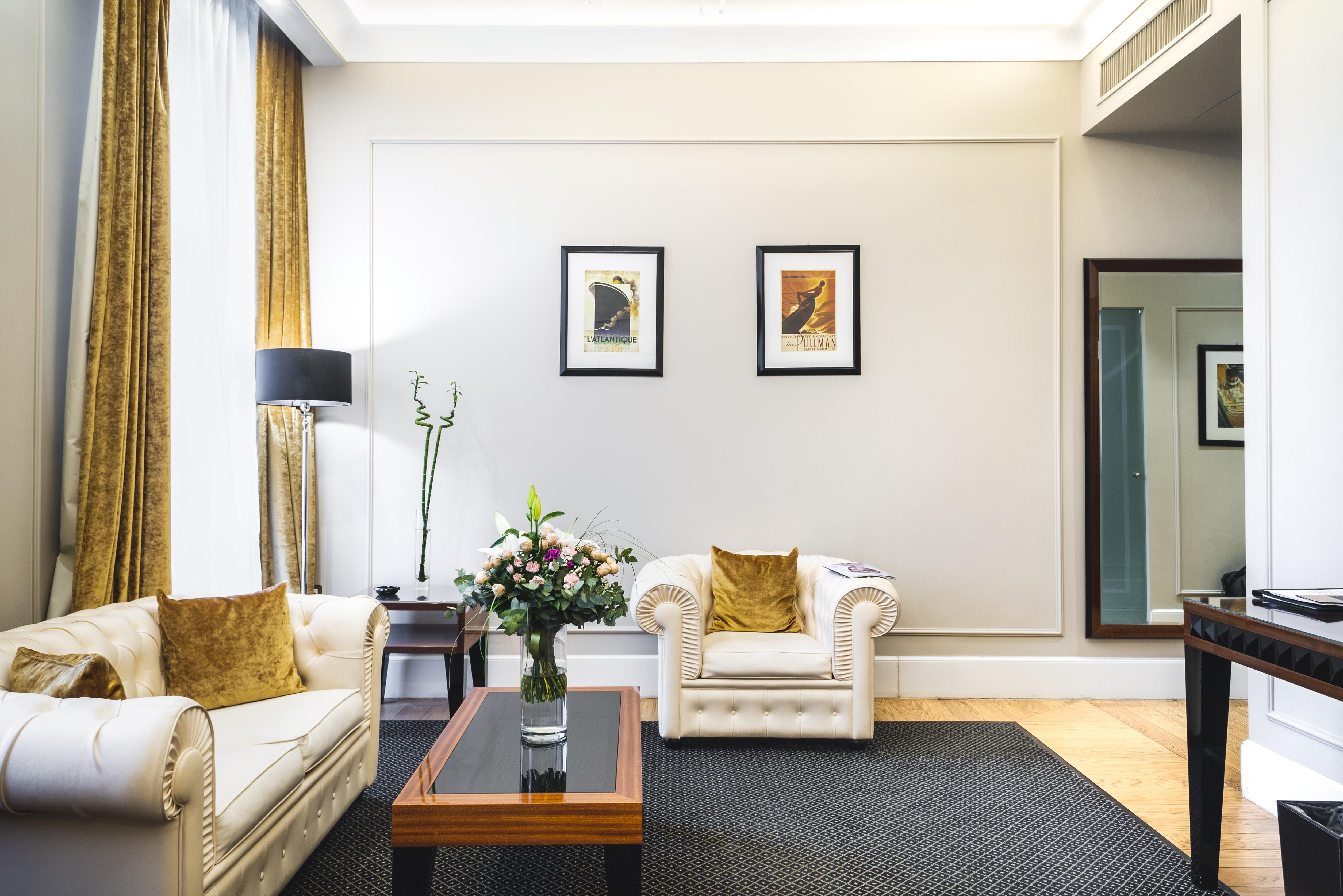 Grand Hotel Yerevan - Small Luxury Hotels Of The World 외부 사진 The Drawing Room at The Albany