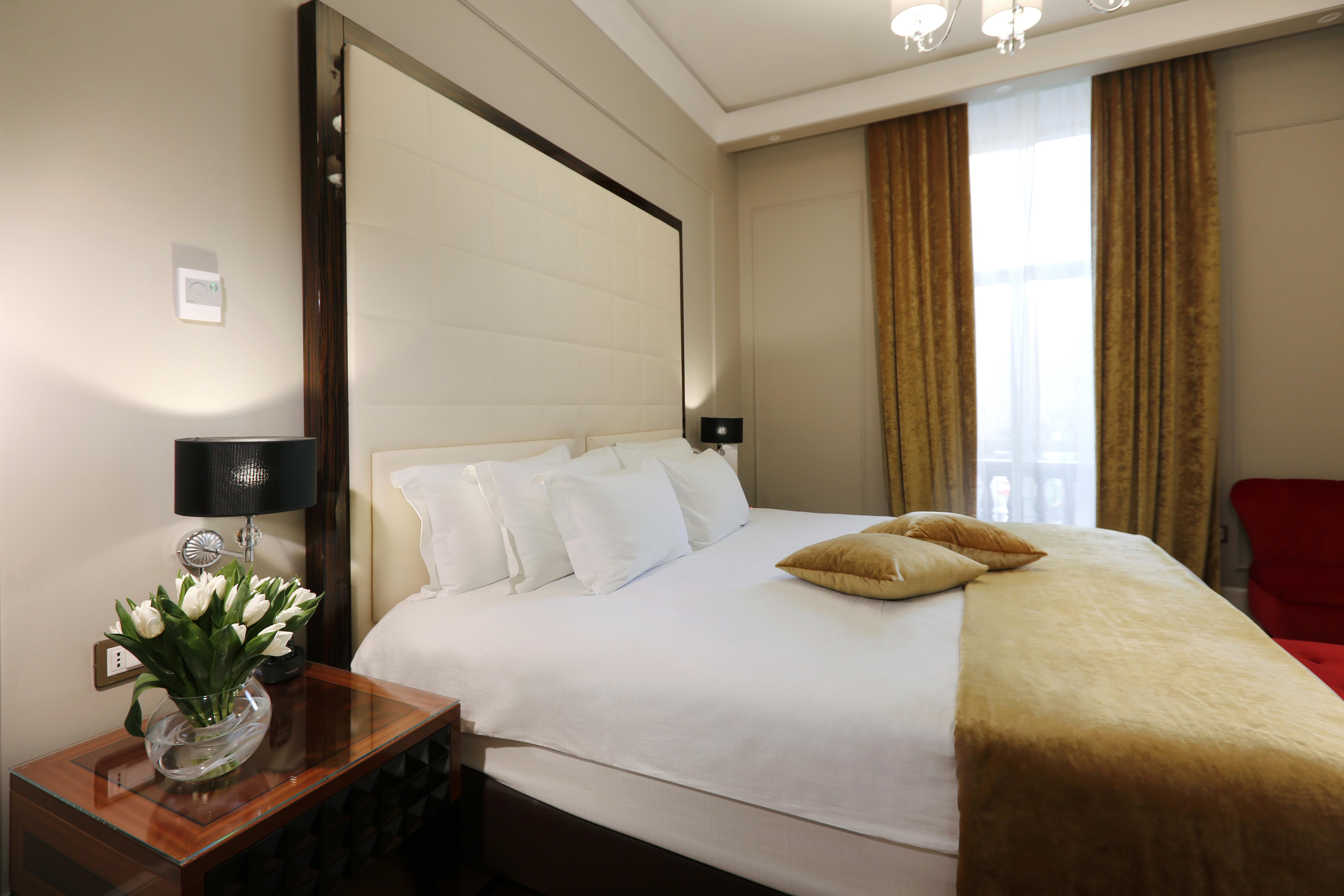 Grand Hotel Yerevan - Small Luxury Hotels Of The World 외부 사진 A bedroom at the hotel