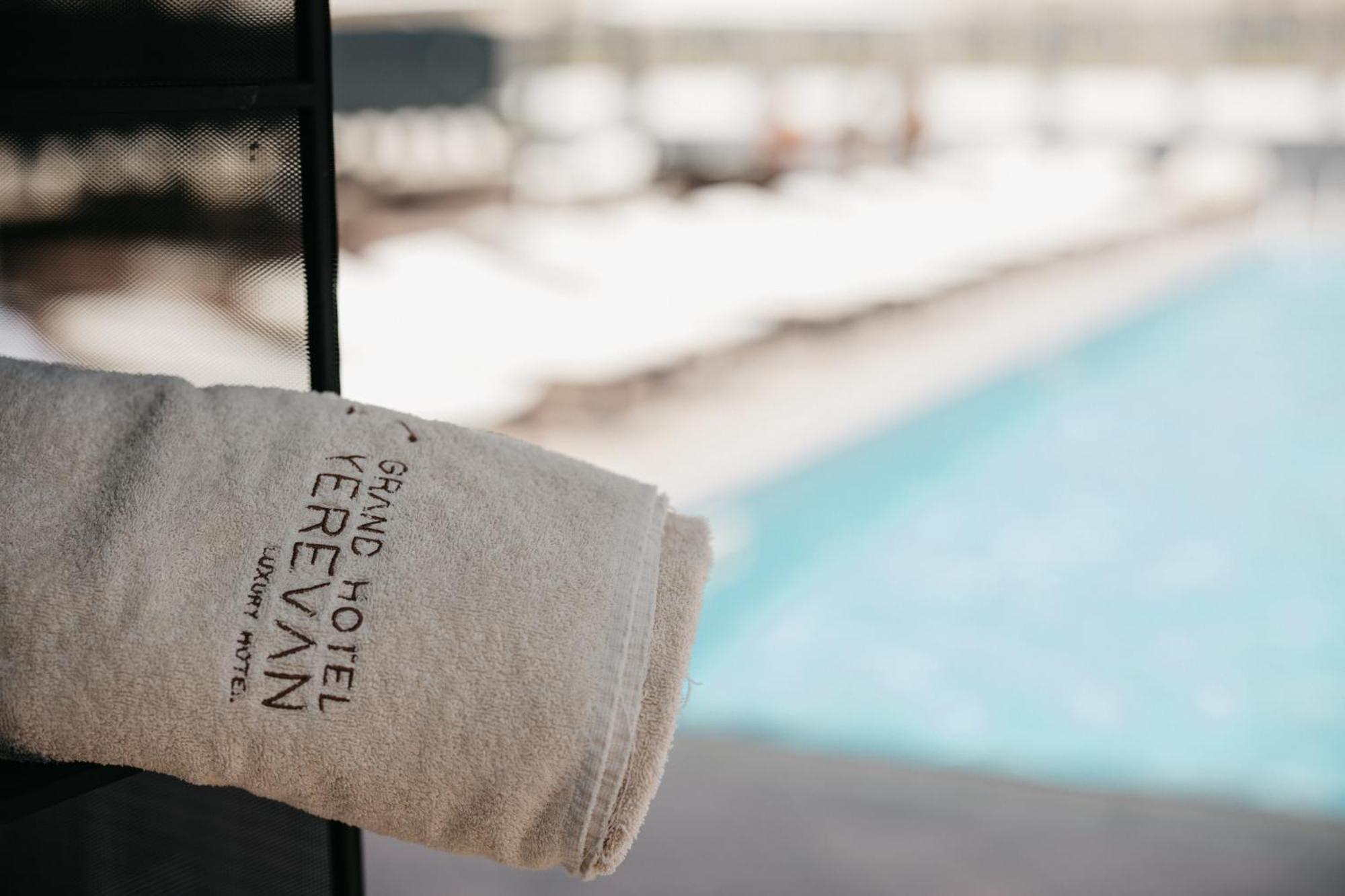 Grand Hotel Yerevan - Small Luxury Hotels Of The World 외부 사진 A towel