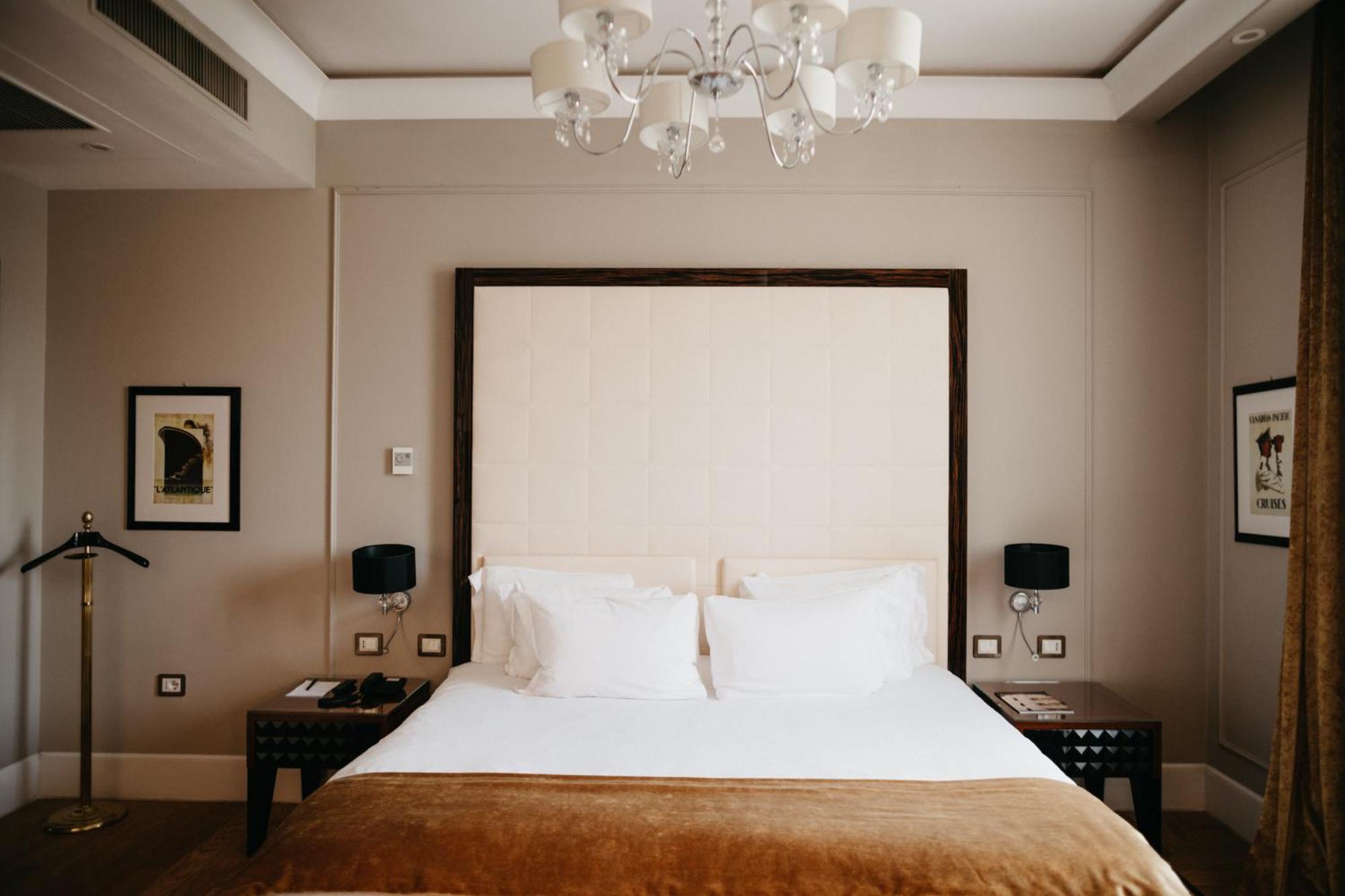 Grand Hotel Yerevan - Small Luxury Hotels Of The World 외부 사진 A bedroom at the hotel