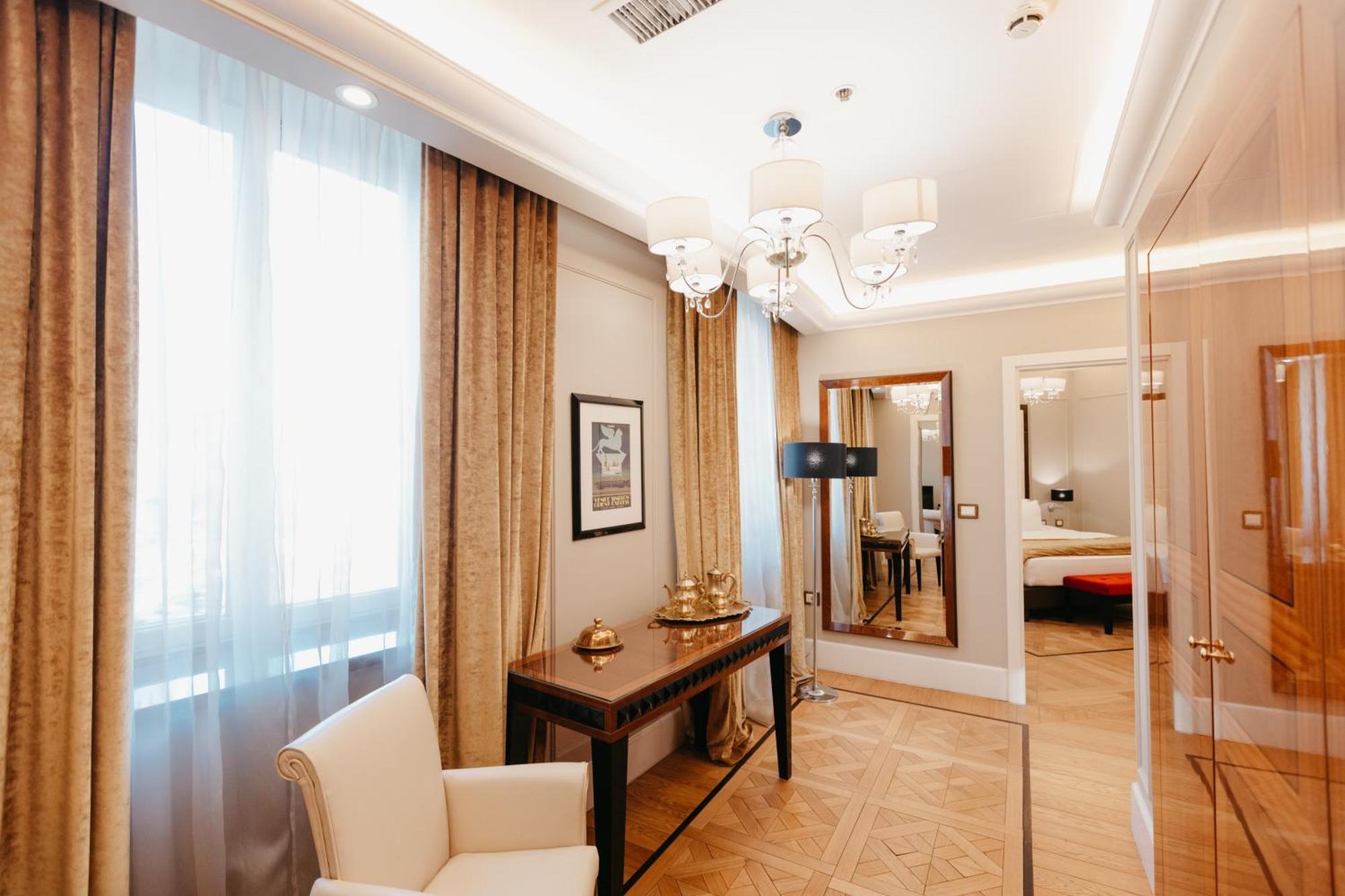 Grand Hotel Yerevan - Small Luxury Hotels Of The World 외부 사진