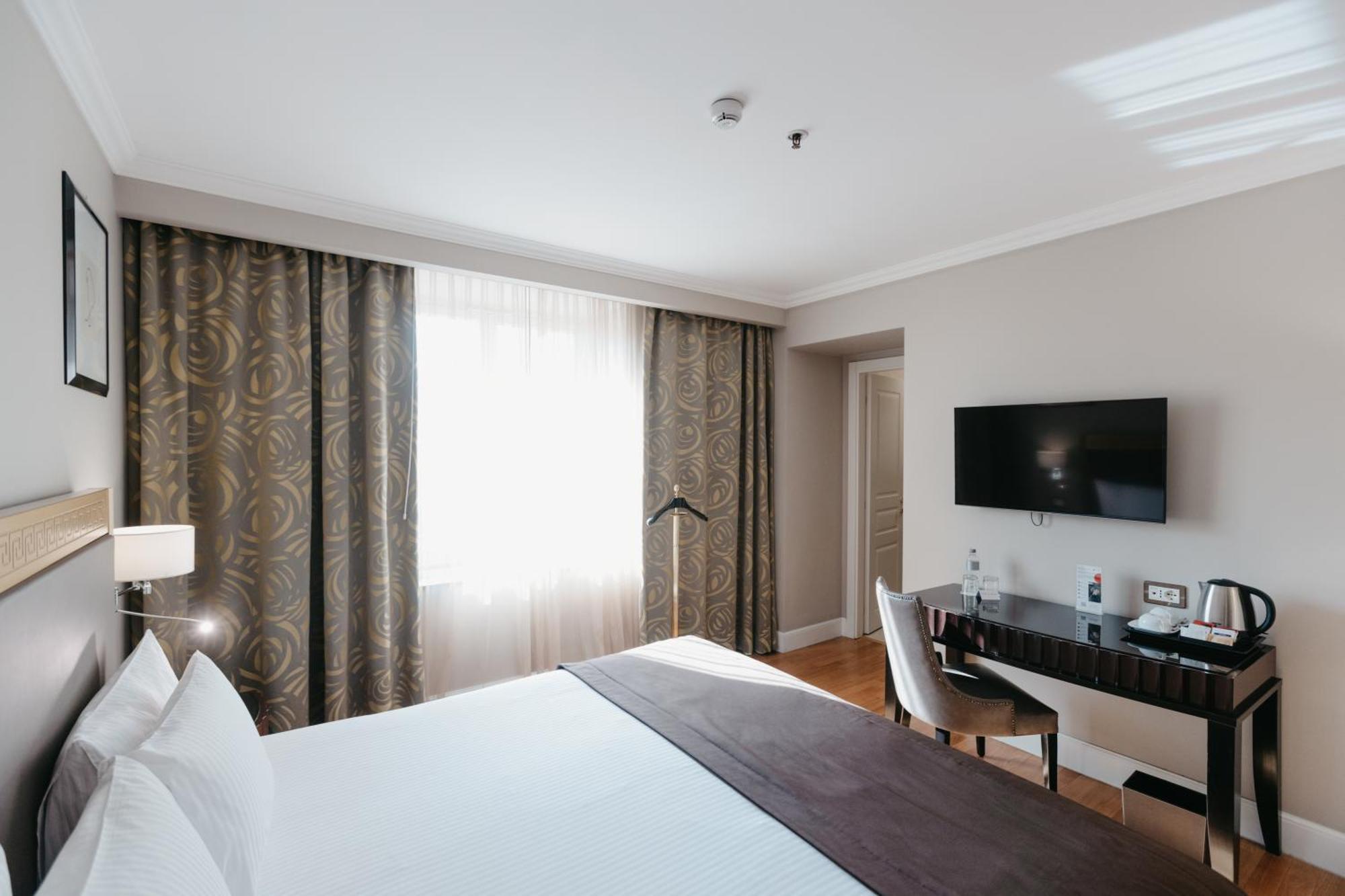 Grand Hotel Yerevan - Small Luxury Hotels Of The World 외부 사진