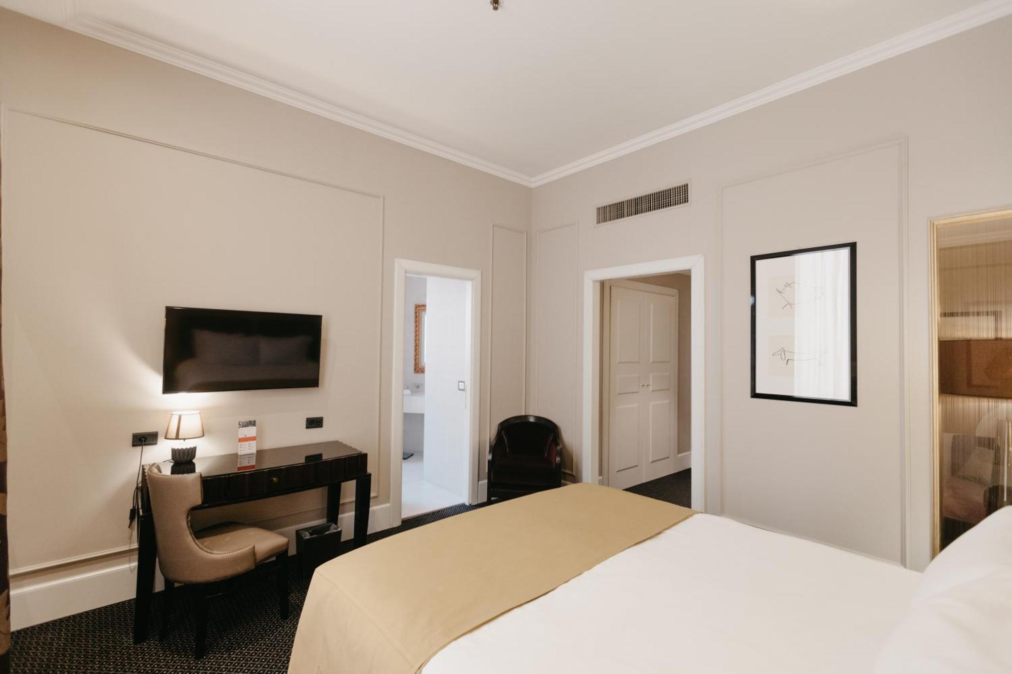 Grand Hotel Yerevan - Small Luxury Hotels Of The World 외부 사진