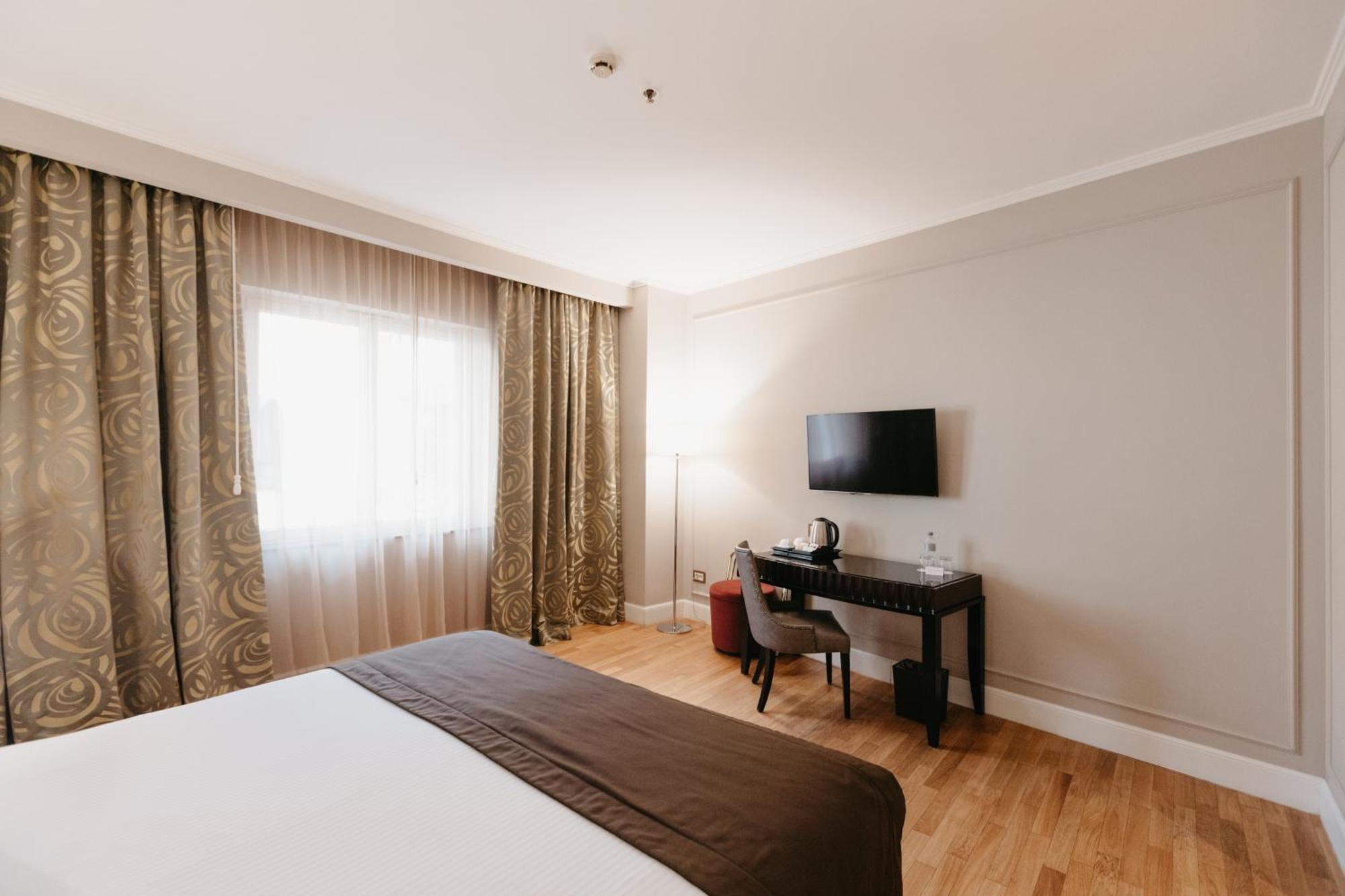 Grand Hotel Yerevan - Small Luxury Hotels Of The World 외부 사진