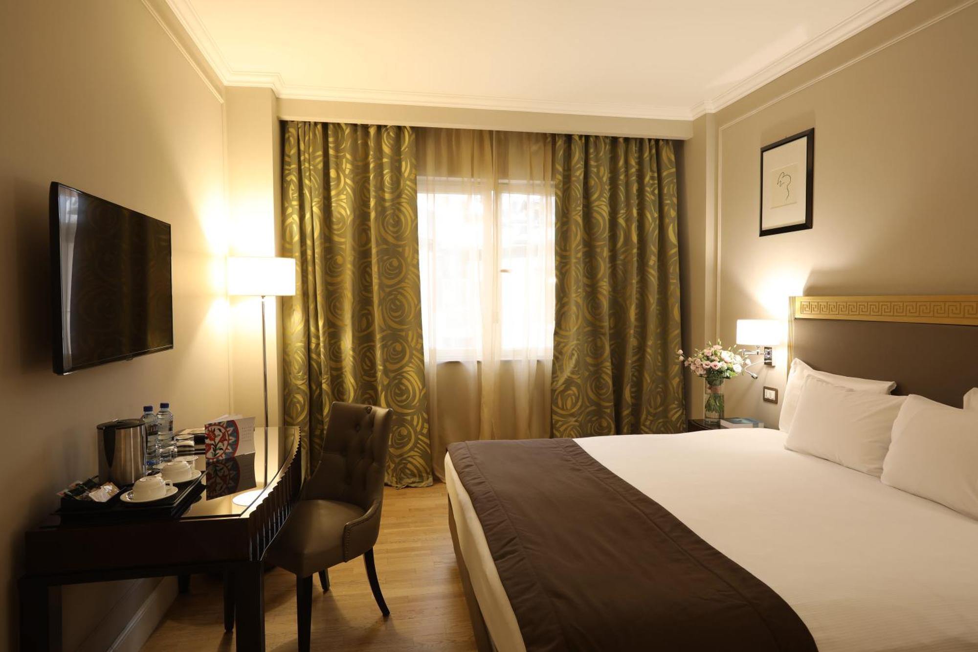 Grand Hotel Yerevan - Small Luxury Hotels Of The World 외부 사진