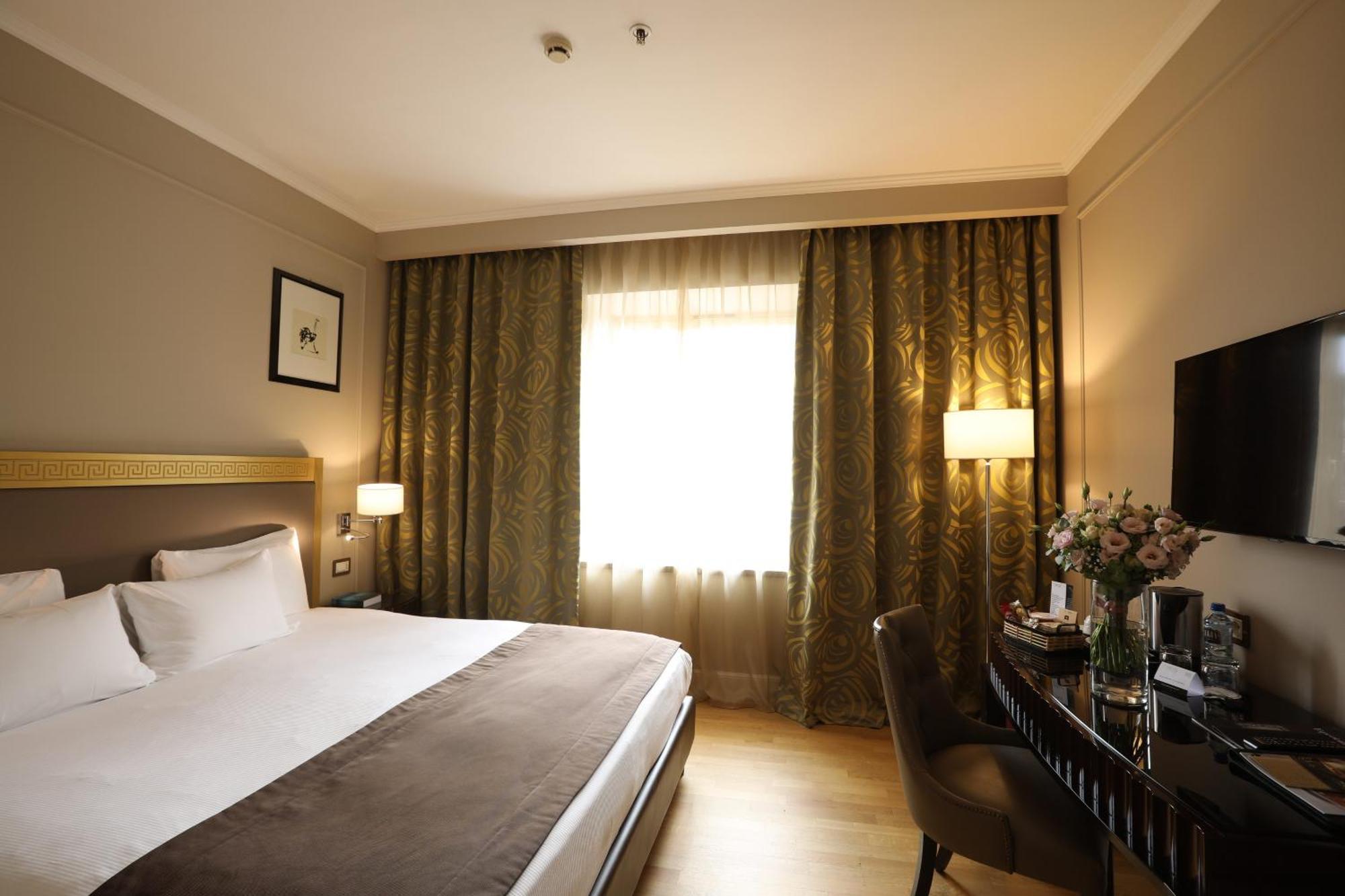 Grand Hotel Yerevan - Small Luxury Hotels Of The World 외부 사진