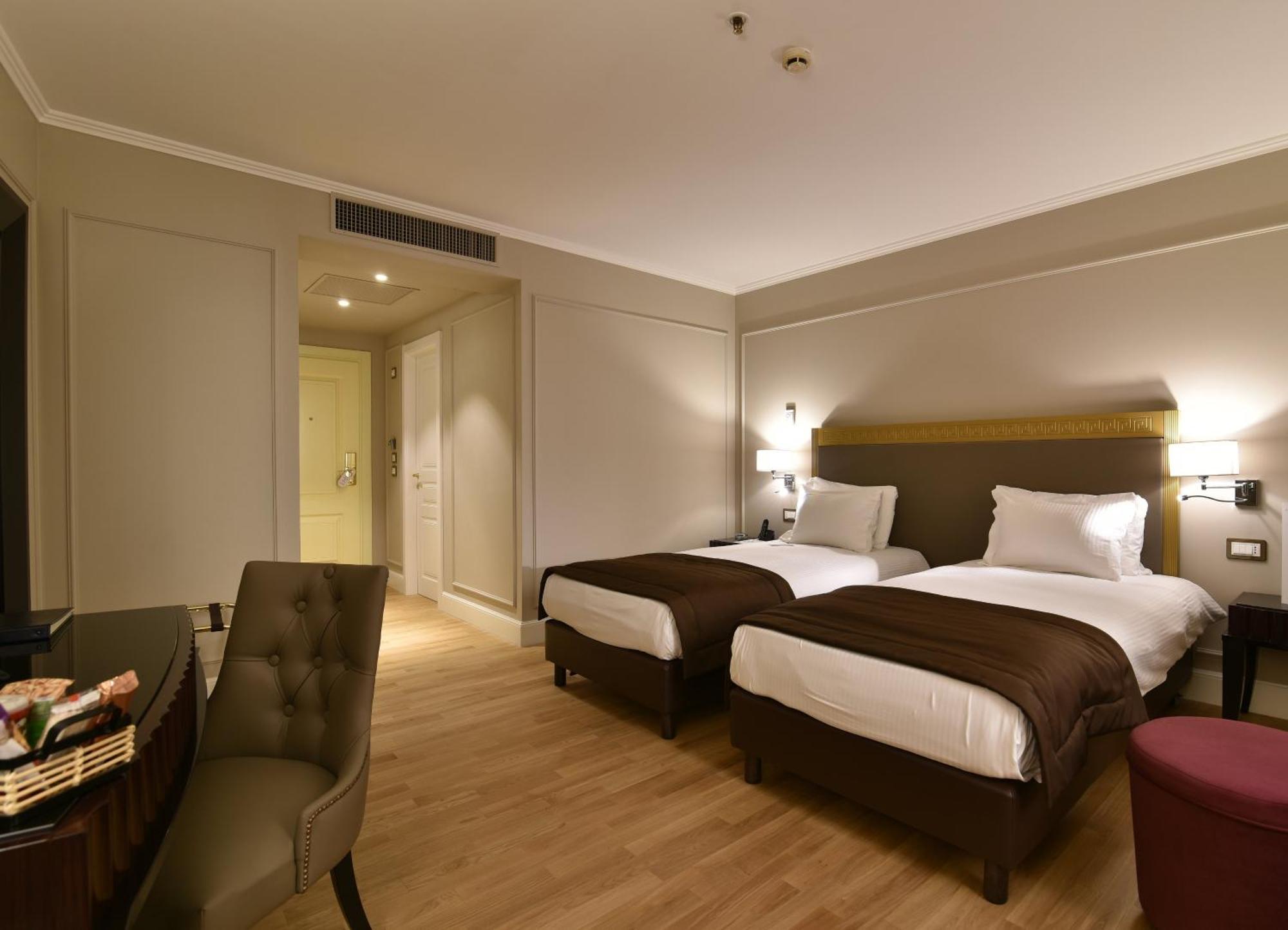Grand Hotel Yerevan - Small Luxury Hotels Of The World 외부 사진