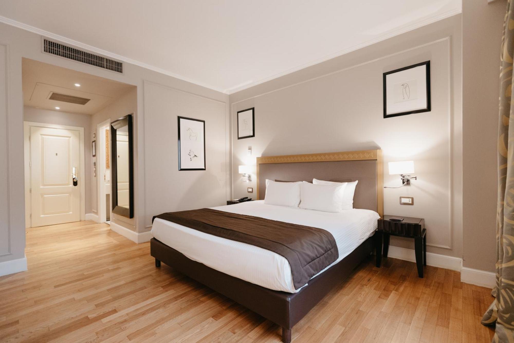 Grand Hotel Yerevan - Small Luxury Hotels Of The World 외부 사진