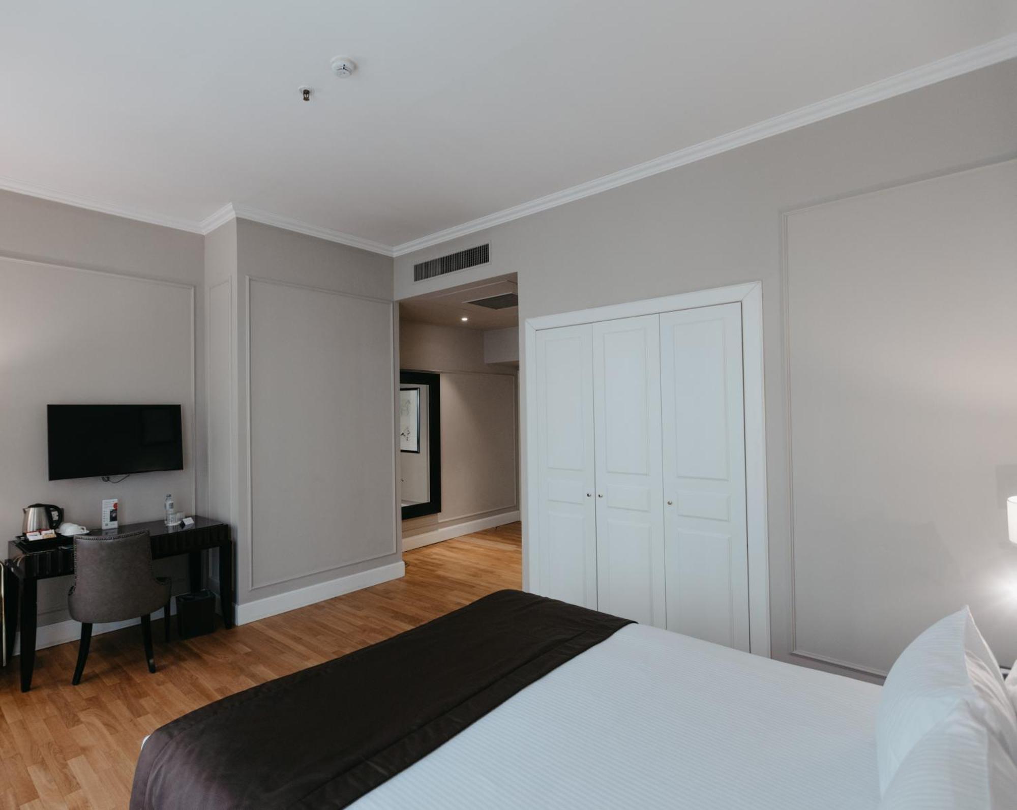 Grand Hotel Yerevan - Small Luxury Hotels Of The World 외부 사진